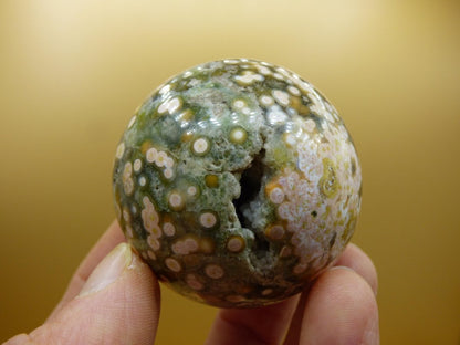 8 Adern Ocean Jaspis Orbicular grün gelb weiß Edelstein Kugel Rarität Natur Heilstein Deko Kristall Geschenk Er Sie Mann Frau Energie Selten - Art of Nature Berlin