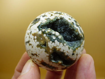 8 Adern Ocean Jaspis Orbicular grün gelb weiß Edelstein Kugel Rarität Natur Heilstein Deko Kristall Geschenk Er Sie Mann Frau Energie Selten - Art of Nature Berlin
