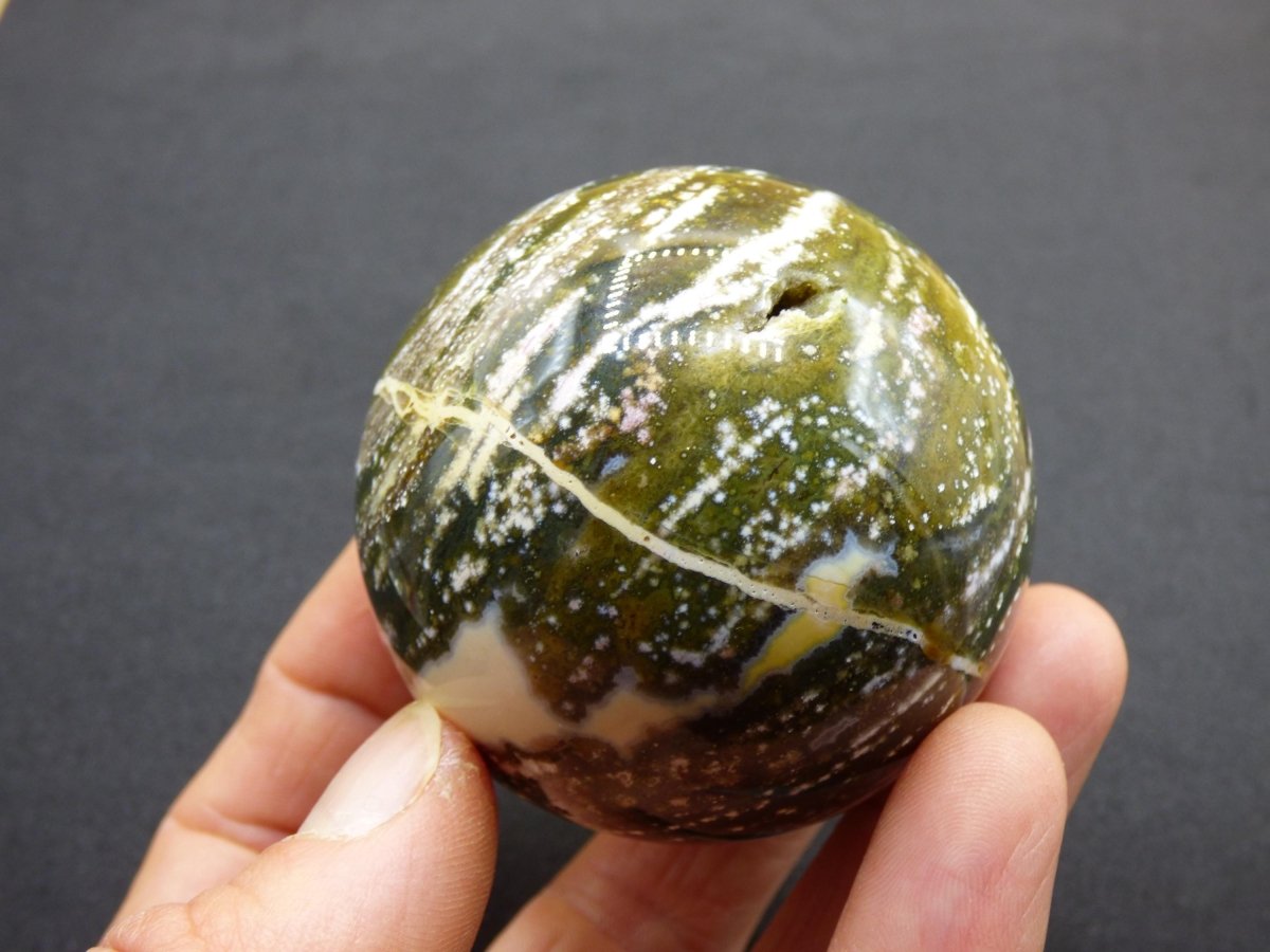8 Adern Ocean Jaspis Orbicular grün gelb weiß Edelstein Kugel Rarität Natur Heilstein Deko Kristall Geschenk Er Sie Mann Frau Energie Selten - Art of Nature Berlin