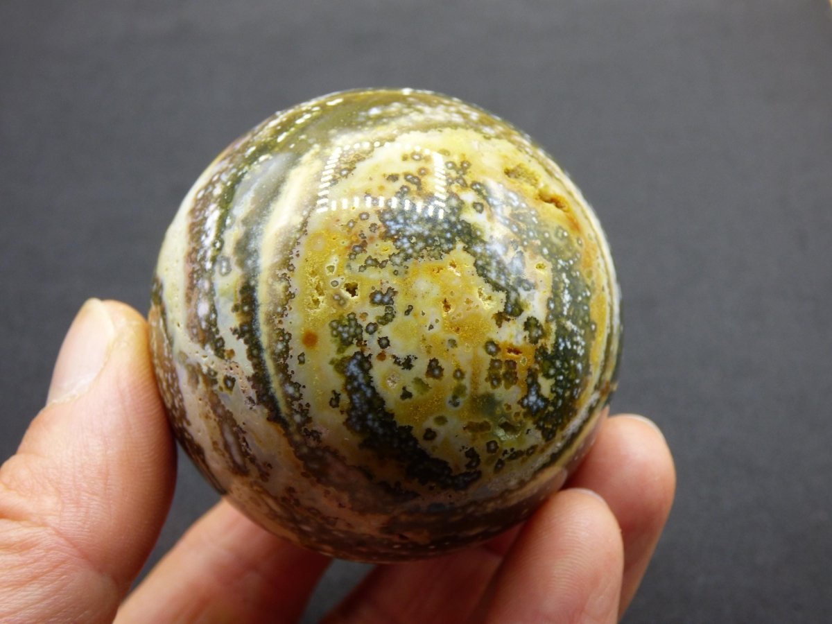 8 Adern Ocean Jaspis Orbicular grün gelb weiß Edelstein Kugel Rarität Natur Heilstein Deko Kristall Geschenk Er Sie Mann Frau Energie Selten - Art of Nature Berlin