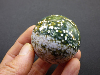 8 Adern Ocean Jaspis Orbicular grün gelb weiß Edelstein Kugel Rarität Natur Heilstein Deko Kristall Geschenk Er Sie Mann Frau Energie Selten - Art of Nature Berlin