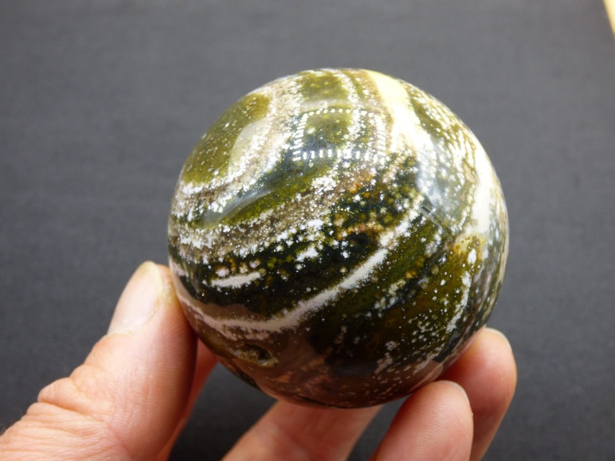8 Adern Ocean Jaspis Orbicular grün gelb weiß Edelstein Kugel Rarität Natur Heilstein Deko Kristall Geschenk Er Sie Mann Frau Energie Selten - Art of Nature Berlin