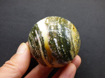 8 Adern Ocean Jaspis Orbicular grün gelb weiß Edelstein Kugel Rarität Natur Heilstein Deko Kristall Geschenk Er Sie Mann Frau Energie Selten - Art of Nature Berlin