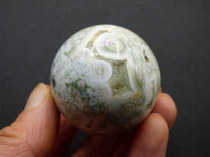 8 Adern Ocean Jaspis Orbicular weiß - Edelstein Kugel Rarität Natur Heilstein Deko Kristall Geschenk Er Sie Mann Frau Haus Energie Selten - Art of Nature Berlin