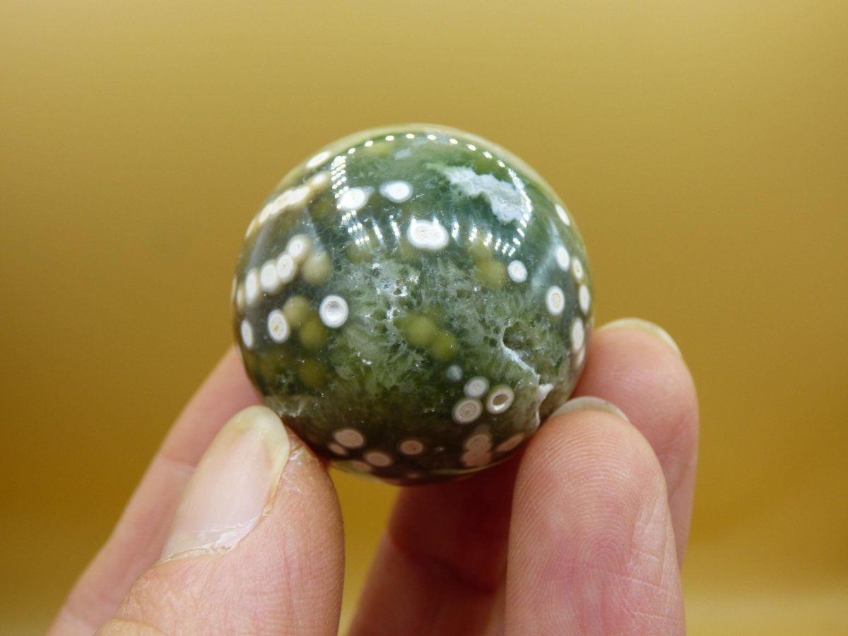 8 Adern Ocean Jaspis Orbicular weiß grün Edelstein Kugel Natur Heilstein Deko Kristall Geschenk Er Sie Mann Frau Haus Wohnung Energie Selten - Art of Nature Berlin