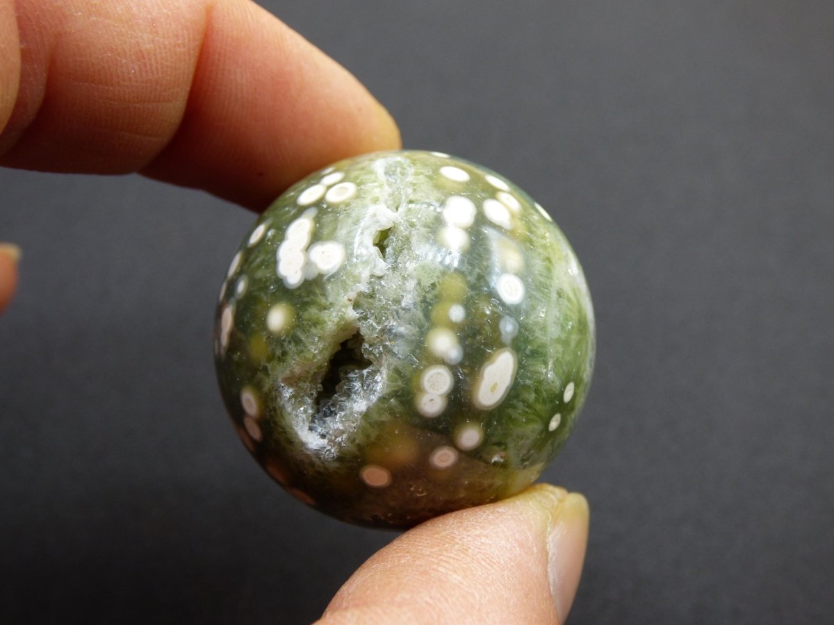 8 Adern Ocean Jaspis Orbicular weiß grün Edelstein Kugel Natur Heilstein Deko Kristall Geschenk Er Sie Mann Frau Haus Wohnung Energie Selten - Art of Nature Berlin