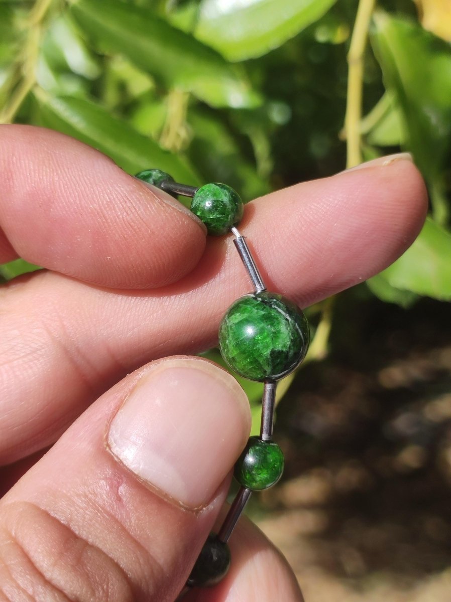 8&10mm Diopsid AAA Qualität Edelstein Perlen Edelstahl Armband grün Natur Heilstein Kristall Rarität Ethno Chromdiopsid Geschenk Mann Freund - Art of Nature Berlin