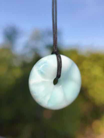 AAA Larimar Schutz Donut Edelstein Kette blau Heilstein Rarität Natur Frau Geschenk Mann Frau Er Sie Energie Kraft Glück - Art of Nature Berlin
