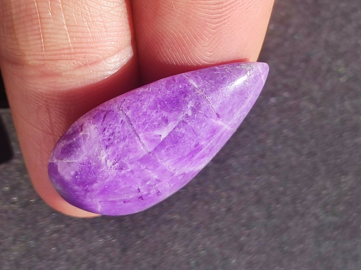 AAA Sugilith 100% Natürlicher GEL Sugilite Cabochon Sammler Mineral hochwertig edel Geldanlage Investition Heilstein Rarität Unikat - Art of Nature Berlin