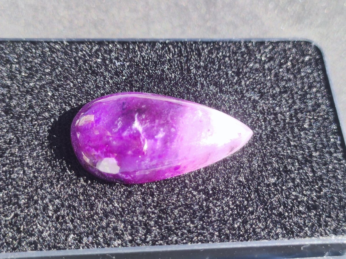 AAA Sugilith 100% Natürlicher GEL Sugilite Cabochon Sammler Mineral hochwertig edel Geldanlage Investition Heilstein Rarität Unikat - Art of Nature Berlin