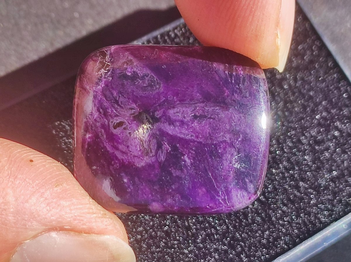 AAA Sugilith 100% Natürlicher GEL Sugilite Cabochon Sammler Mineral hochwertig edel Geldanlage Investition Heilstein Rarität Unikat - Art of Nature Berlin