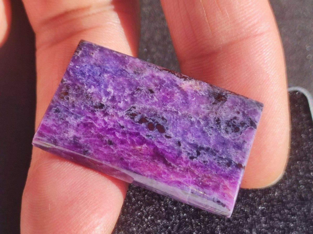 AAA Sugilith 100% Natürlicher GEL Sugilite Cabochon Sammler Mineral hochwertig edel Geldanlage Investition Heilstein Rarität Unikat - Art of Nature Berlin