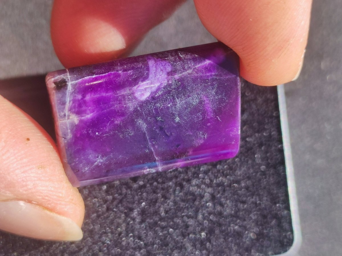 AAA Sugilith 100% Natürlicher GEL Sugilite Cabochon Sammler Mineral hochwertig edel Geldanlage Investition Heilstein Rarität Unikat - Art of Nature Berlin