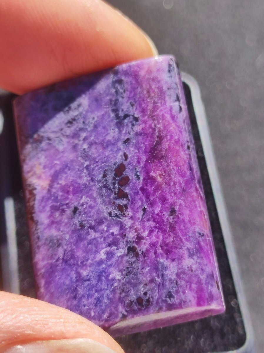 AAA Sugilith 100% Natürlicher GEL Sugilite Cabochon Sammler Mineral hochwertig edel Geldanlage Investition Heilstein Rarität Unikat - Art of Nature Berlin