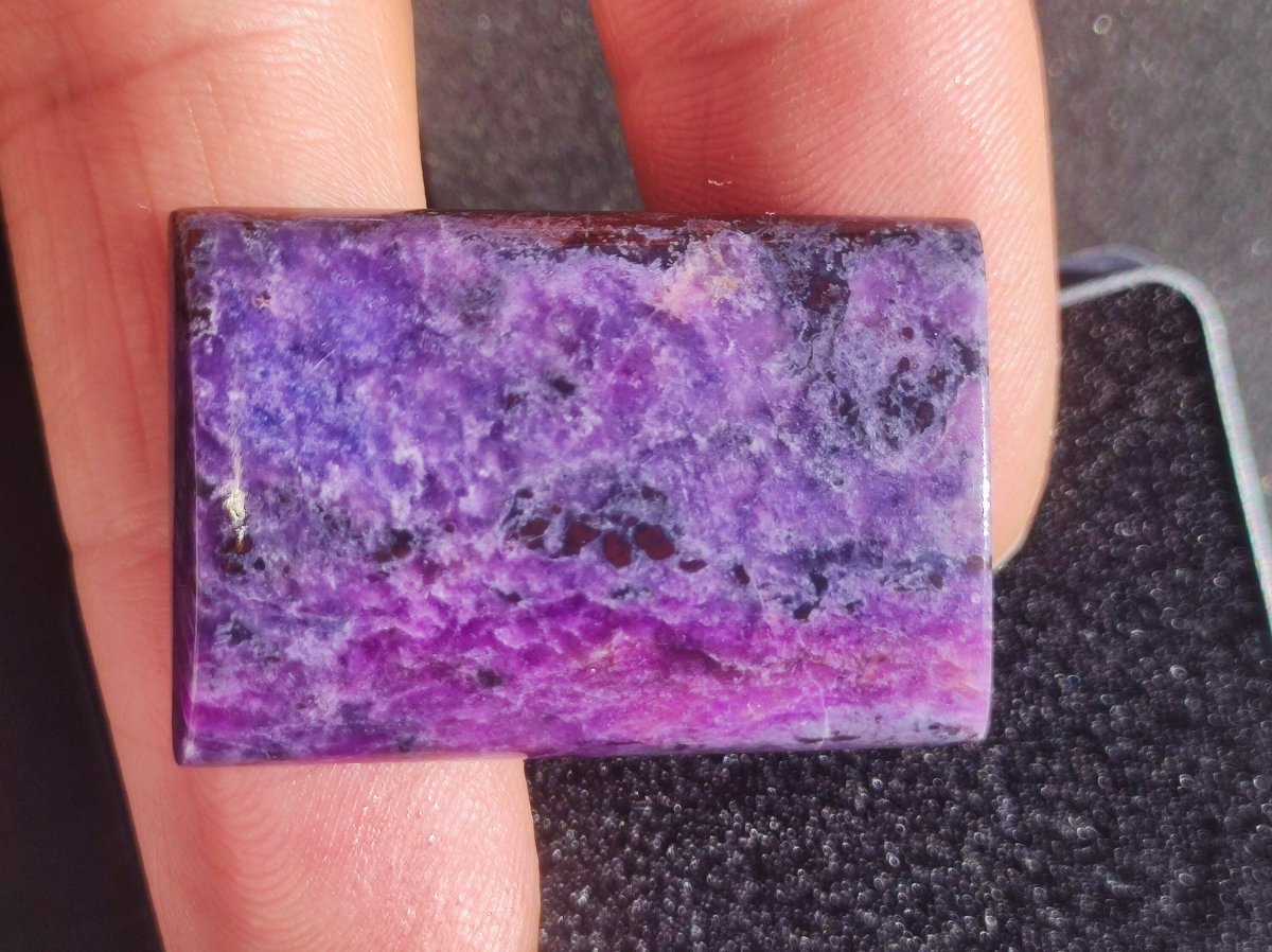 AAA Sugilith 100% Natürlicher GEL Sugilite Cabochon Sammler Mineral hochwertig edel Geldanlage Investition Heilstein Rarität Unikat - Art of Nature Berlin