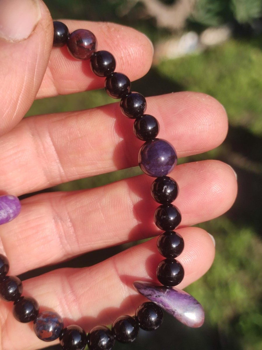 AAA Sugilith + Turmalin (Schorl) Edelstein Armband schwarz Heilstein Perlen Energie Natur Echt Rarität Selten Schmuck Frau Mann Er Sie - Art of Nature Berlin