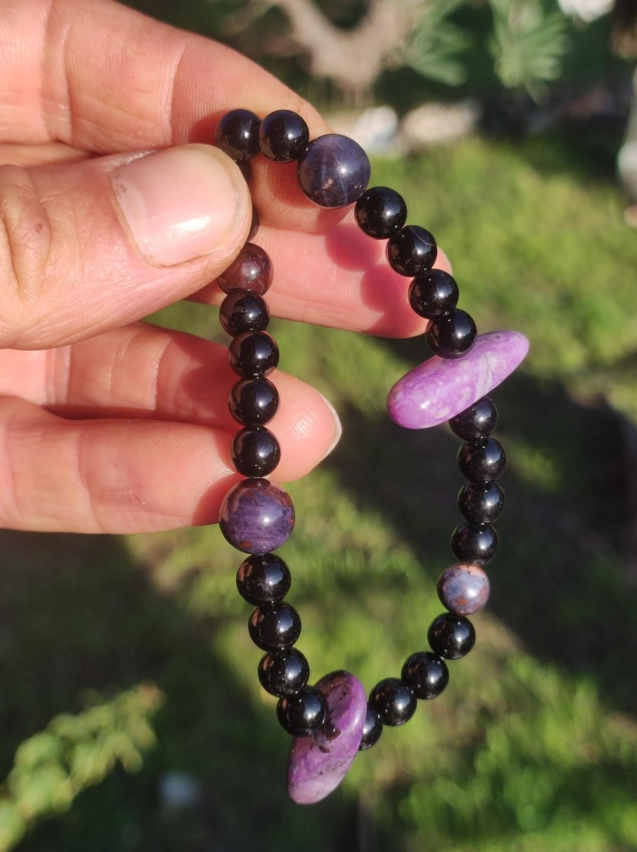 AAA Sugilith + Turmalin (Schorl) Edelstein Armband schwarz Heilstein Perlen Energie Natur Echt Rarität Selten Schmuck Frau Mann Er Sie - Art of Nature Berlin