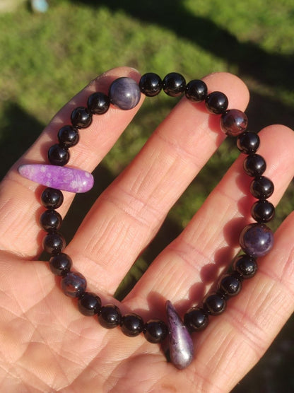 AAA Sugilith + Turmalin (Schorl) Edelstein Armband schwarz Heilstein Perlen Energie Natur Echt Rarität Selten Schmuck Frau Mann Er Sie - Art of Nature Berlin