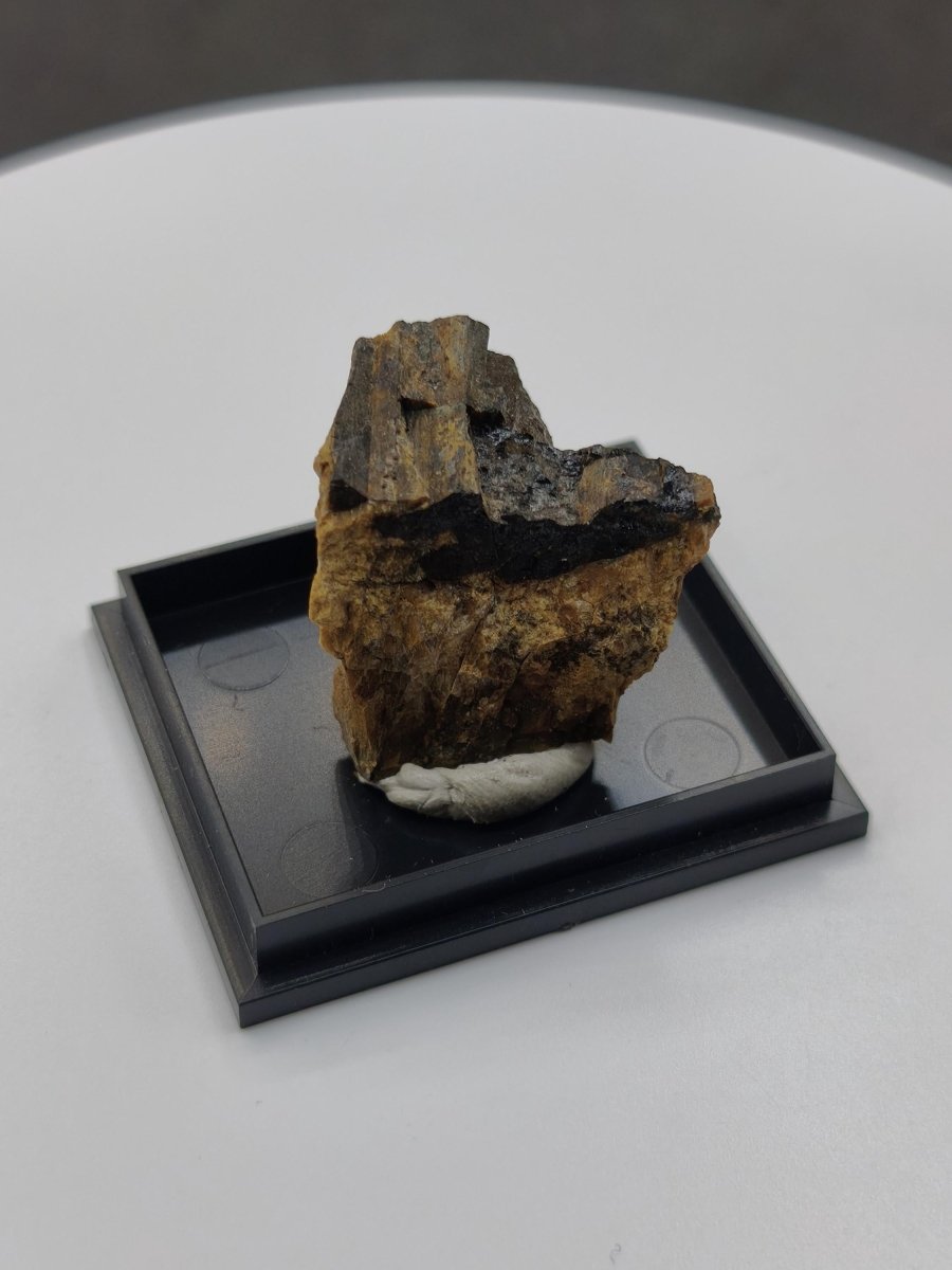 Åskagenit-(Nd) – Ästhetische Rarität Kristallstufe auf Matrix | Grube Bayerland, Deutschland Sammlerstufe Kristall Stufe Mineral - Art of Nature Berlin