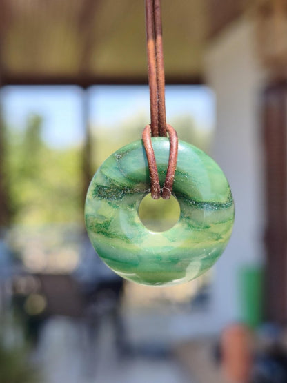 Africa Jade 30mm ~ Edelstein Donut Kette grün Natur Goa HIPPIE Heilstein Kristalle Anhänger Mann Frau Kind Geschenk Er Sie Bruder Schwester - Art of Nature Berlin