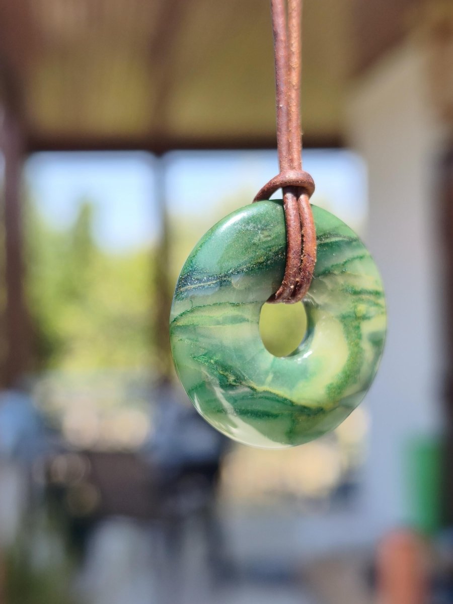 Africa Jade 30mm ~ Edelstein Donut Kette grün Natur Goa HIPPIE Heilstein Kristalle Anhänger Mann Frau Kind Geschenk Er Sie Bruder Schwester - Art of Nature Berlin