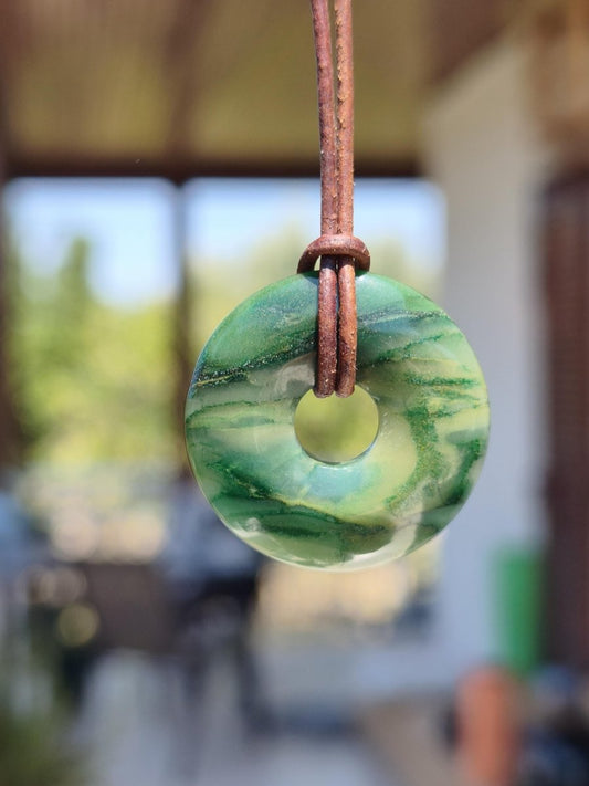 Africa Jade 30mm ~ Edelstein Donut Kette grün Natur Goa HIPPIE Heilstein Kristalle Anhänger Mann Frau Kind Geschenk Er Sie Bruder Schwester - Art of Nature Berlin