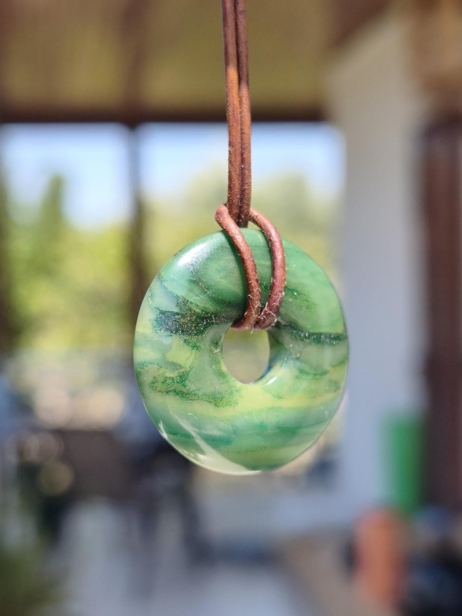 Africa Jade 30mm ~ Edelstein Donut Kette grün Natur Goa HIPPIE Heilstein Kristalle Anhänger Mann Frau Kind Geschenk Er Sie Bruder Schwester - Art of Nature Berlin