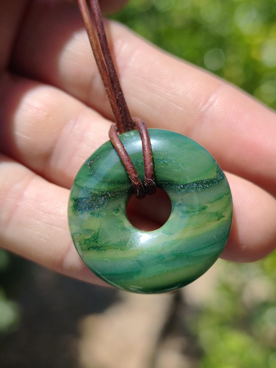 Africa Jade 30mm ~ Edelstein Donut Kette grün Natur Goa HIPPIE Heilstein Kristalle Anhänger Mann Frau Kind Geschenk Er Sie Bruder Schwester - Art of Nature Berlin