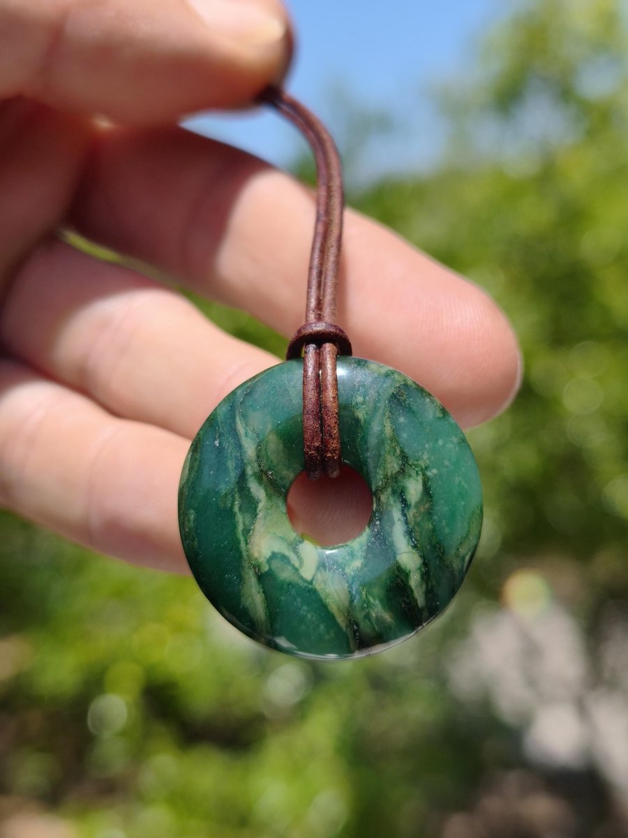 Africa Jade 30mm ~ Edelstein Donut Kette grün Natur Goa HIPPIE Heilstein Kristalle Anhänger Mann Frau Kind Geschenk Er Sie Bruder Schwester - Art of Nature Berlin