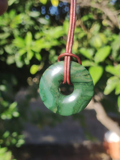 Africa Jade 30mm ~ Edelstein Donut Kette grün Natur Goa HIPPIE Heilstein Kristalle Anhänger Mann Frau Kind Geschenk Er Sie Bruder Schwester - Art of Nature Berlin