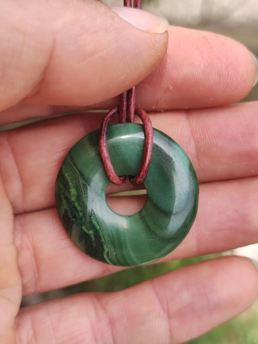 Africa Jade 30mm ~ Edelstein Donut Kette grün Natur Goa HIPPIE Heilstein Kristalle Anhänger Mann Frau Kind Geschenk Er Sie Bruder Schwester - Art of Nature Berlin