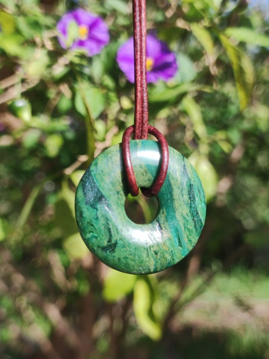 Africa Jade 30mm ~ Edelstein Donut Kette grün Natur Goa HIPPIE Heilstein Kristalle Anhänger Mann Frau Kind Geschenk Er Sie Bruder Schwester - Art of Nature Berlin