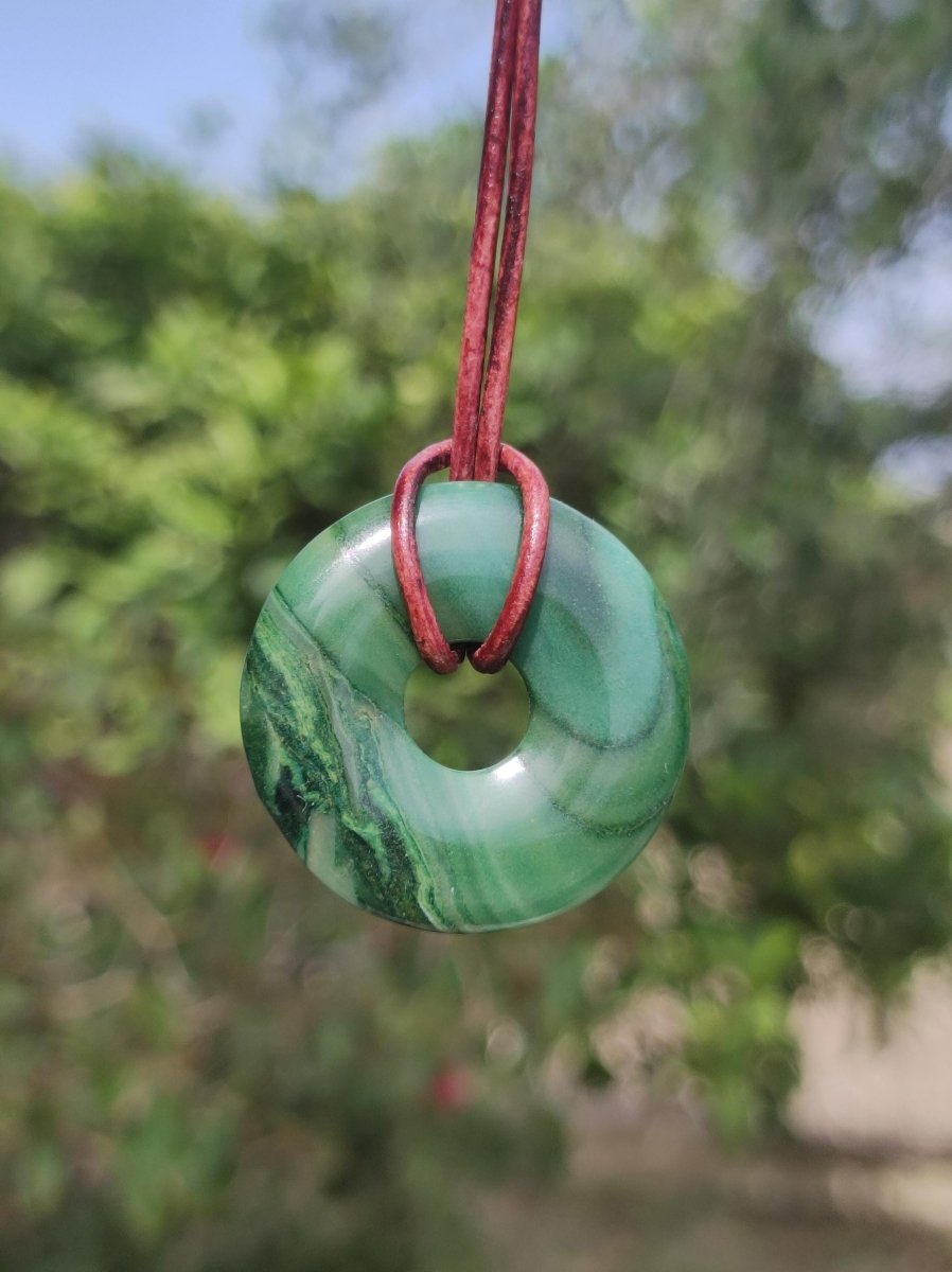 Africa Jade 30mm ~ Edelstein Donut Kette grün Natur Goa HIPPIE Heilstein Kristalle Anhänger Mann Frau Kind Geschenk Er Sie Bruder Schwester - Art of Nature Berlin