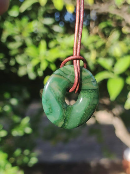 Africa Jade 30mm ~ Edelstein Donut Kette grün Natur Goa HIPPIE Heilstein Kristalle Anhänger Mann Frau Kind Geschenk Er Sie Bruder Schwester - Art of Nature Berlin