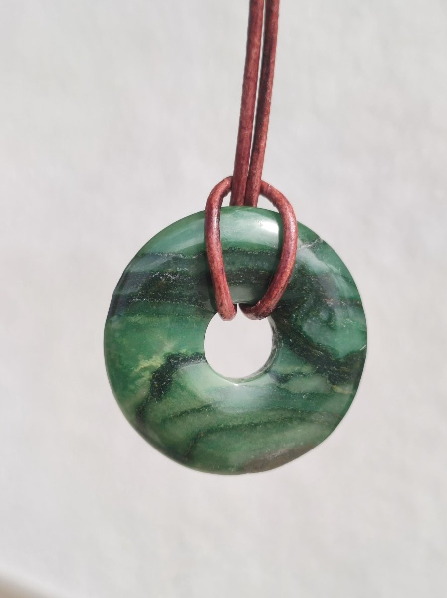 Africa Jade 30mm ~ Edelstein Donut Kette grün Natur Goa HIPPIE Heilstein Kristalle Anhänger Mann Frau Kind Geschenk Er Sie Bruder Schwester - Art of Nature Berlin