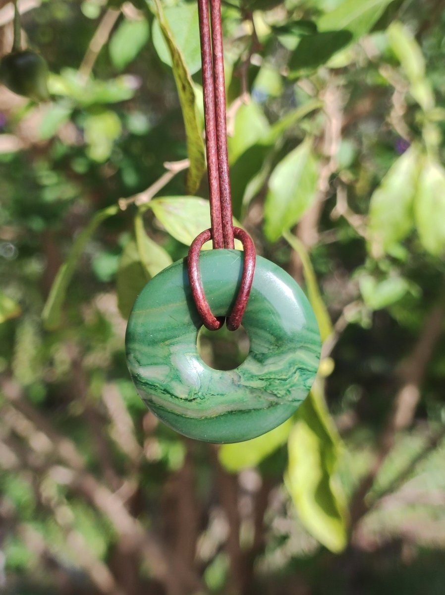 Africa Jade 30mm ~ Edelstein Donut Kette grün Natur Goa HIPPIE Heilstein Kristalle Anhänger Mann Frau Kind Geschenk Er Sie Bruder Schwester - Art of Nature Berlin