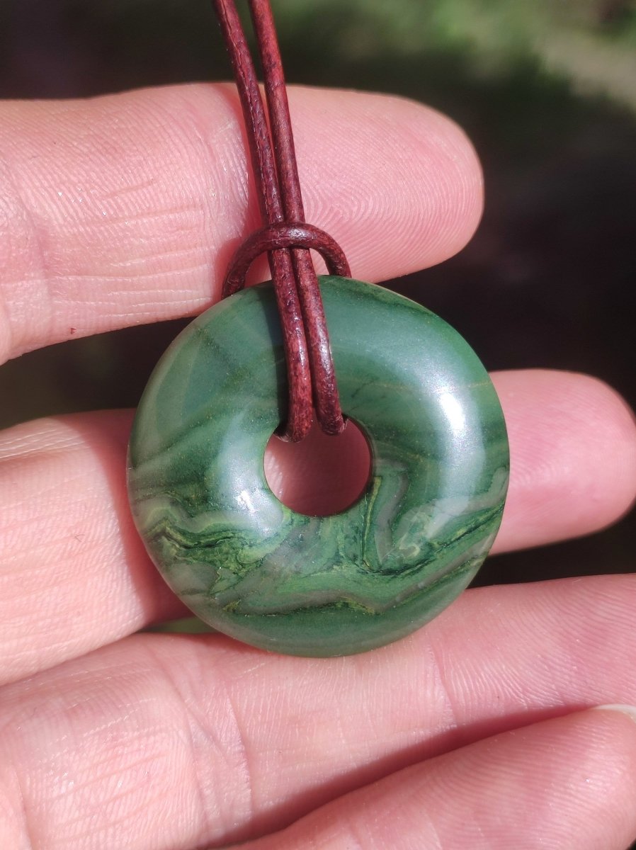 Africa Jade 30mm ~ Edelstein Donut Kette grün Natur Goa HIPPIE Heilstein Kristalle Anhänger Mann Frau Kind Geschenk Er Sie Bruder Schwester - Art of Nature Berlin