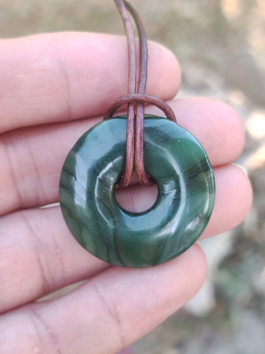 Africa Jade 30mm ~ Edelstein Donut Kette grün Natur Goa HIPPIE Heilstein Kristalle Anhänger Mann Frau Kind Geschenk Er Sie Bruder Schwester - Art of Nature Berlin