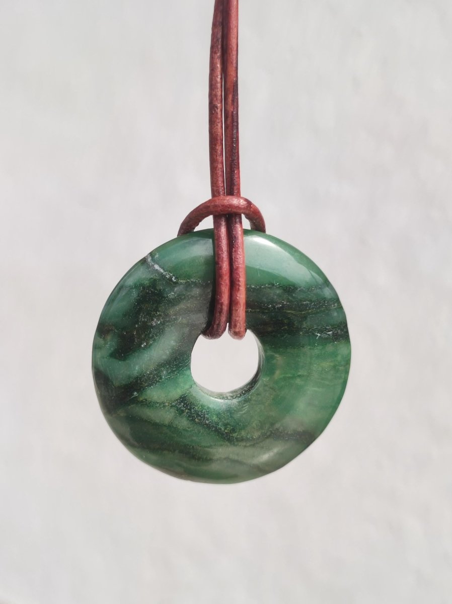 Africa Jade 30mm ~ Edelstein Donut Kette grün Natur Goa HIPPIE Heilstein Kristalle Anhänger Mann Frau Kind Geschenk Er Sie Bruder Schwester - Art of Nature Berlin