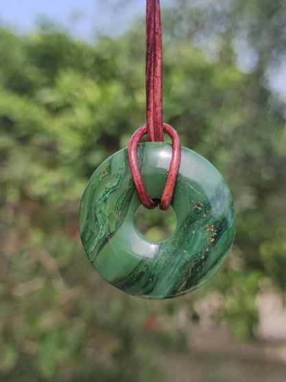 Africa Jade 30mm ~ Edelstein Donut Kette grün Natur Goa HIPPIE Heilstein Kristalle Anhänger Mann Frau Kind Geschenk Er Sie Bruder Schwester - Art of Nature Berlin