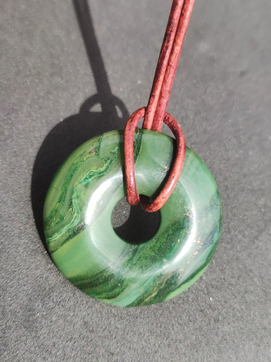Africa Jade 30mm ~ Edelstein Donut Kette grün Natur Goa HIPPIE Heilstein Kristalle Anhänger Mann Frau Kind Geschenk Er Sie Bruder Schwester - Art of Nature Berlin