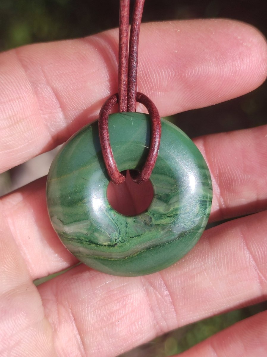 Africa Jade 30mm ~ Edelstein Donut Kette grün Natur Goa HIPPIE Heilstein Kristalle Anhänger Mann Frau Kind Geschenk Er Sie Bruder Schwester - Art of Nature Berlin