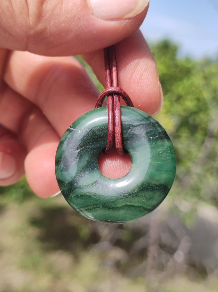 Africa Jade 30mm ~ Edelstein Donut Kette grün Natur Goa HIPPIE Heilstein Kristalle Anhänger Mann Frau Kind Geschenk Er Sie Bruder Schwester - Art of Nature Berlin