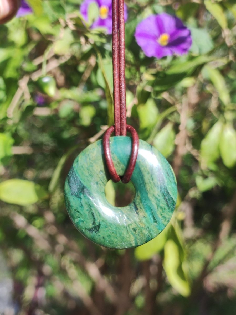 Africa Jade 30mm ~ Edelstein Donut Kette grün Natur Goa HIPPIE Heilstein Kristalle Anhänger Mann Frau Kind Geschenk Er Sie Bruder Schwester - Art of Nature Berlin