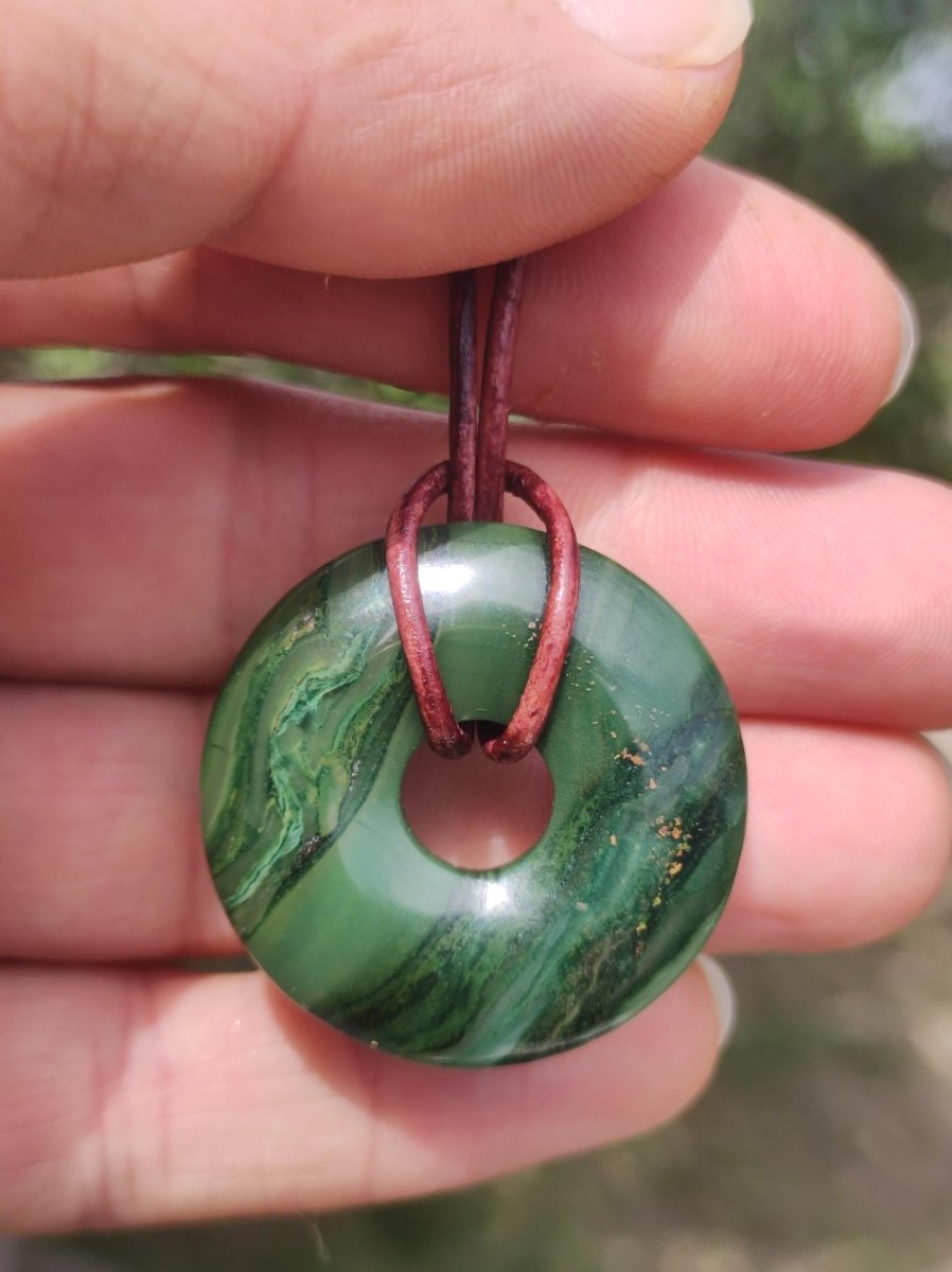 Africa Jade 30mm ~ Edelstein Donut Kette grün Natur Goa HIPPIE Heilstein Kristalle Anhänger Mann Frau Kind Geschenk Er Sie Bruder Schwester - Art of Nature Berlin