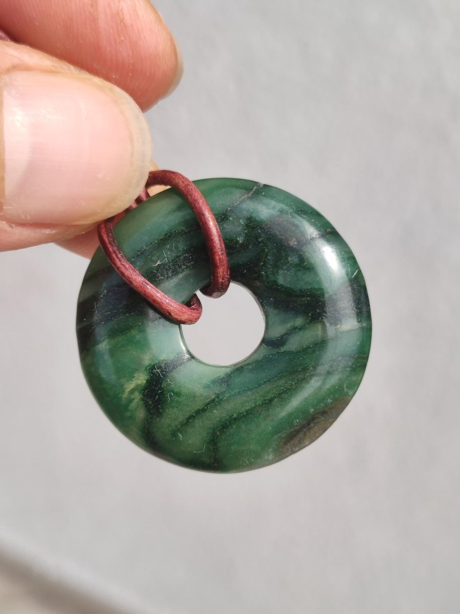 Africa Jade 30mm ~ Edelstein Donut Kette grün Natur Goa HIPPIE Heilstein Kristalle Anhänger Mann Frau Kind Geschenk Er Sie Bruder Schwester - Art of Nature Berlin