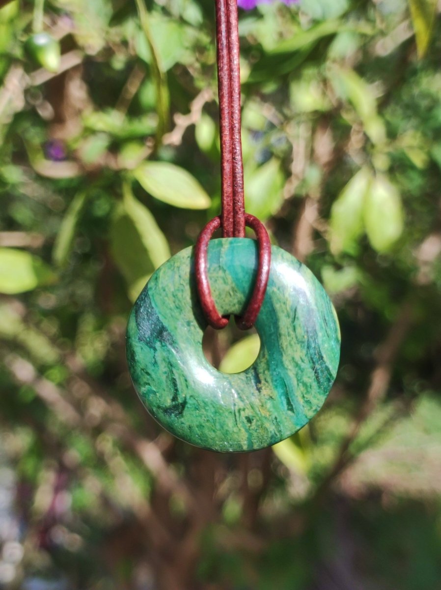 Africa Jade 30mm ~ Edelstein Donut Kette grün Natur Goa HIPPIE Heilstein Kristalle Anhänger Mann Frau Kind Geschenk Er Sie Bruder Schwester - Art of Nature Berlin