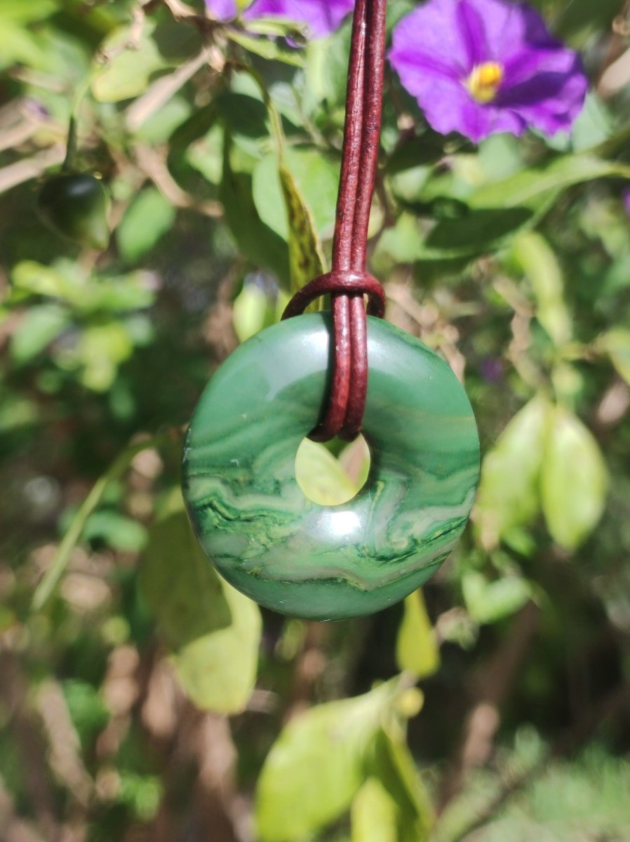 Africa Jade 30mm ~ Edelstein Donut Kette grün Natur Goa HIPPIE Heilstein Kristalle Anhänger Mann Frau Kind Geschenk Er Sie Bruder Schwester - Art of Nature Berlin