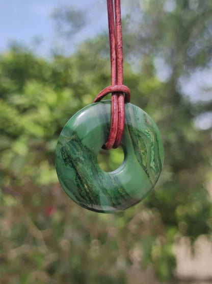 Africa Jade 30mm ~ Edelstein Donut Kette grün Natur Goa HIPPIE Heilstein Kristalle Anhänger Mann Frau Kind Geschenk Er Sie Bruder Schwester - Art of Nature Berlin