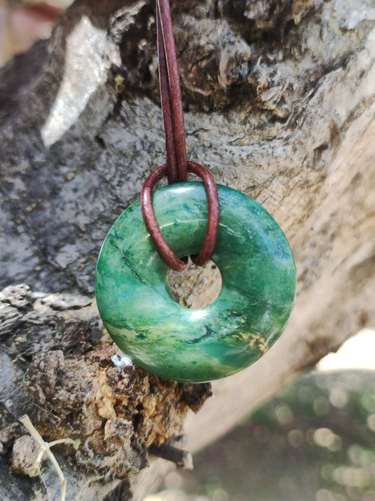 Africa Jade 30mm ~ Edelstein Donut Kette grün Natur Goa HIPPIE Heilstein Kristalle Anhänger Mann Frau Kind Geschenk Er Sie Bruder Schwester - Art of Nature Berlin